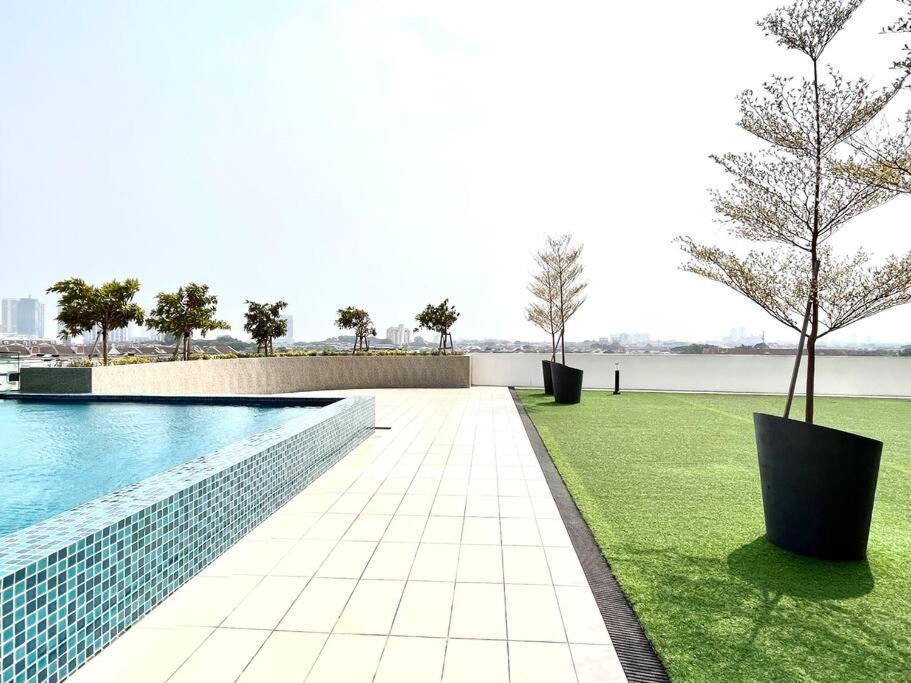 Urban Home-Swimming Pool-City Center Malacca Eksteriør bilde