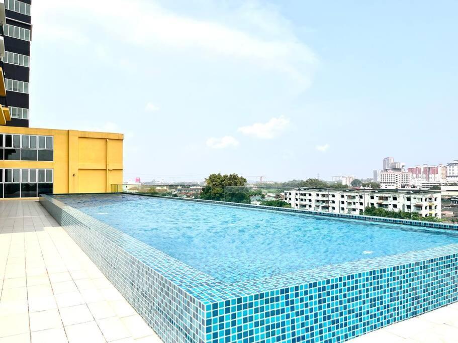 Urban Home-Swimming Pool-City Center Malacca Eksteriør bilde