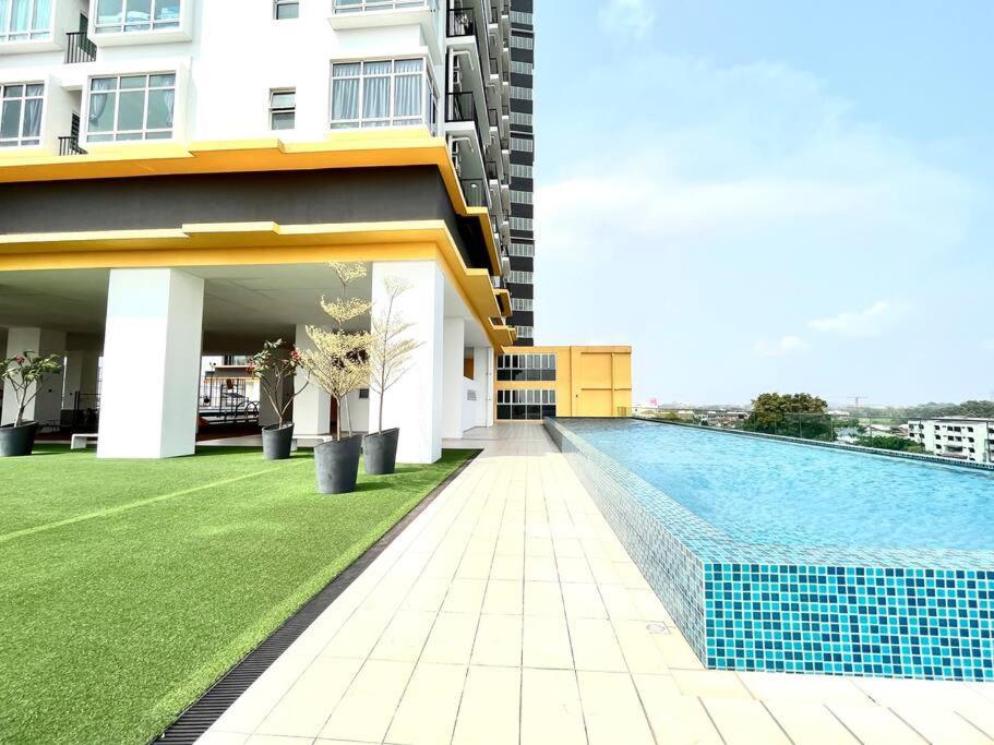 Urban Home-Swimming Pool-City Center Malacca Eksteriør bilde