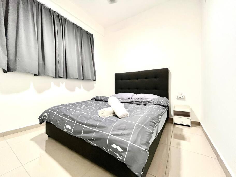 Urban Home-Swimming Pool-City Center Malacca Eksteriør bilde