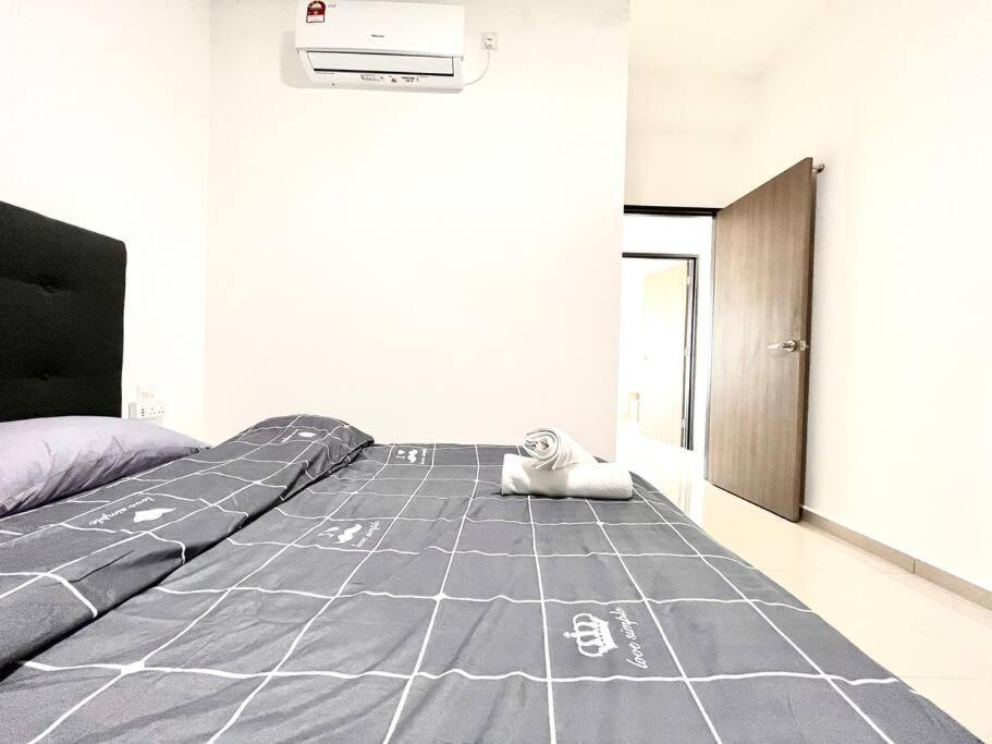 Urban Home-Swimming Pool-City Center Malacca Eksteriør bilde